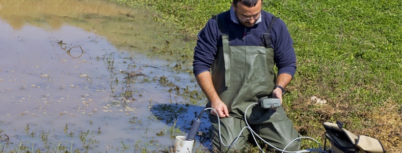 操作水質在線監測設備 操作水質在線監測設備