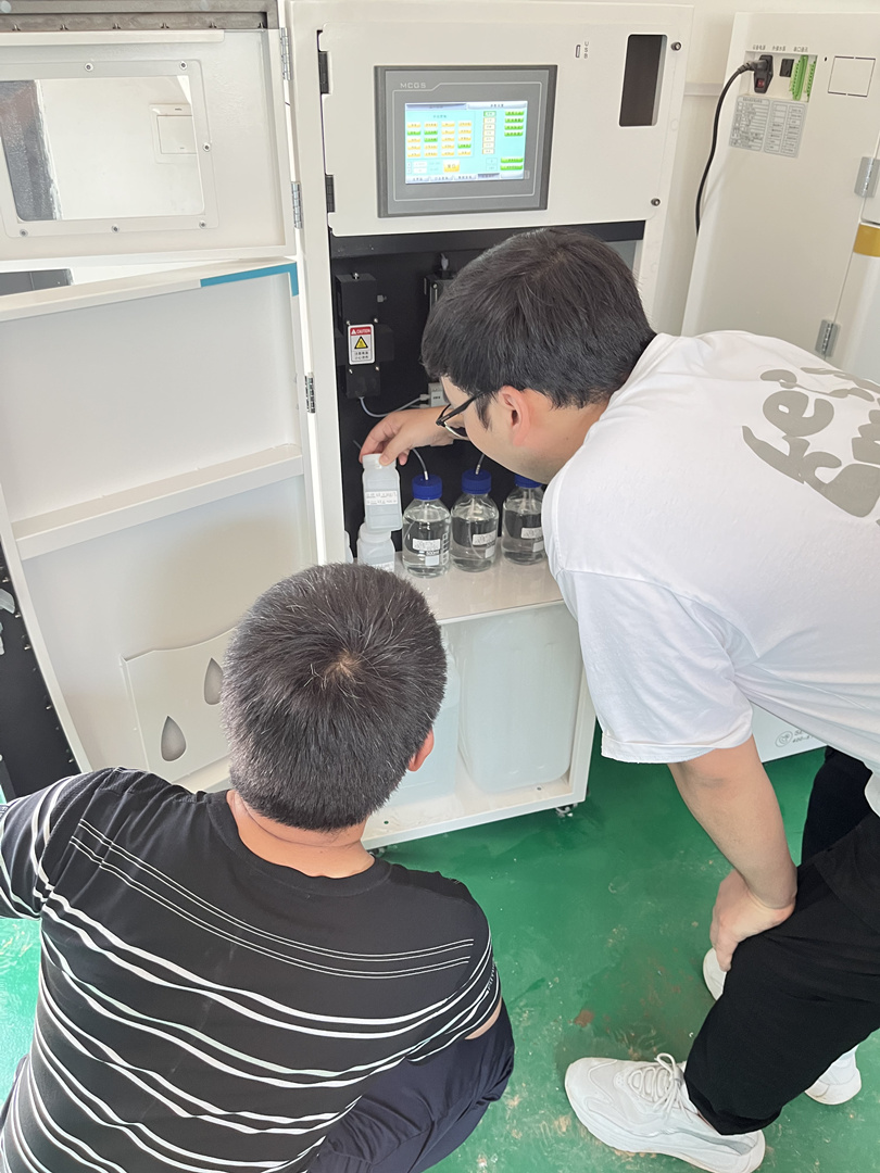 更換水質(zhì)在線(xiàn)監(jiān)測(cè)設(shè)備耗材