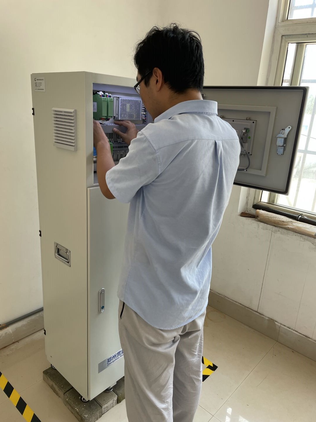 更換水質(zhì)在線(xiàn)監(jiān)測(cè)設(shè)備電極